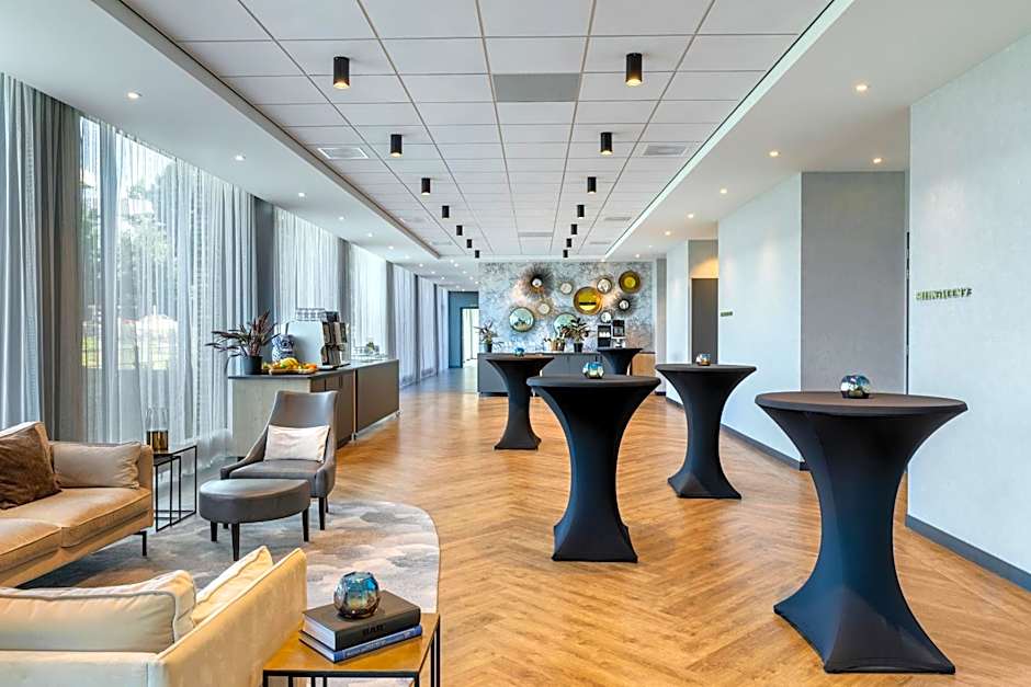 Renaissance by Marriott Amsterdam Schiphol Airport Hotel