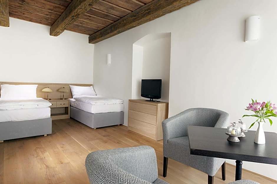 Hotel At the White Lily