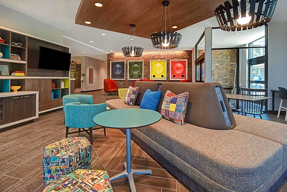 Home2 Suites by Hilton Kalamazoo Downtown, MI