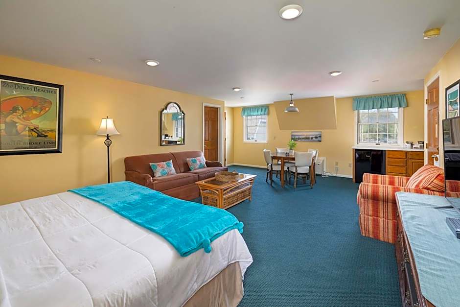 Old Harbor Inn