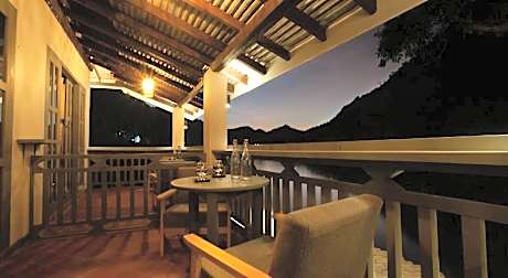 Dokchampa River View Villa