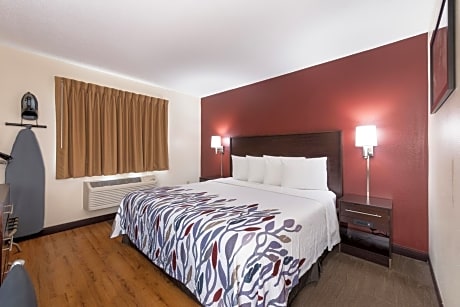 Deluxe King Room Roll-in Shower with Disability Access - Non-Smoking