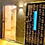 New Museum, Pyramids inn