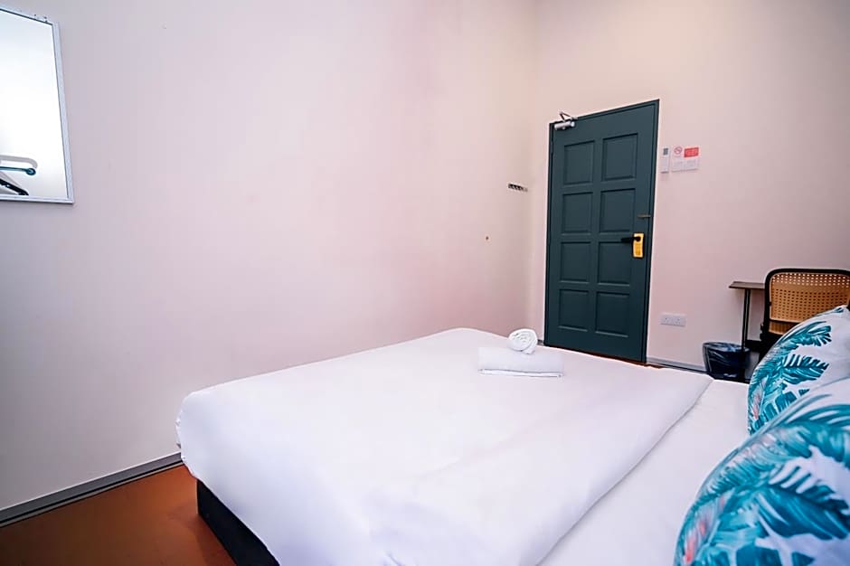 Swing & Pillows - 75 Muntri, Penang