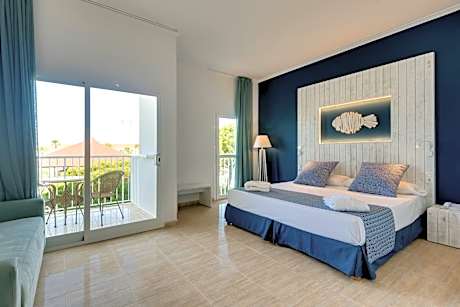 Junior Suite with Sea View (2 Adults)