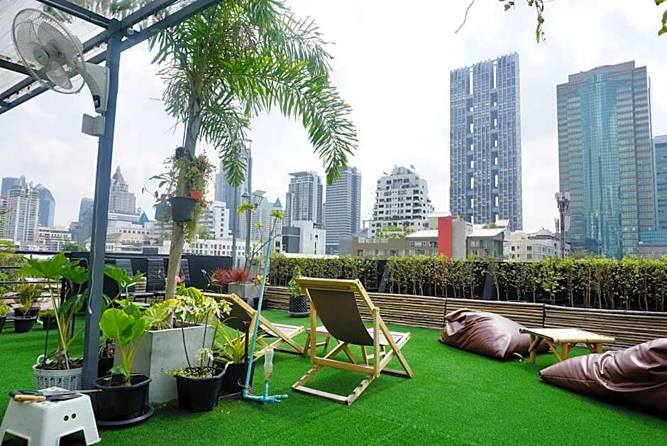 Hash Apartment Silom Soi 3 triple room