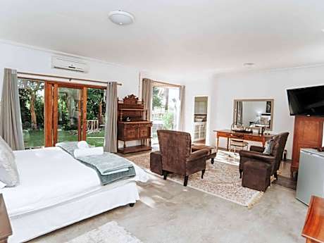 Queen Room with Garden View