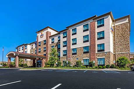 Comfort Suites Bridgeport - Clarksburg