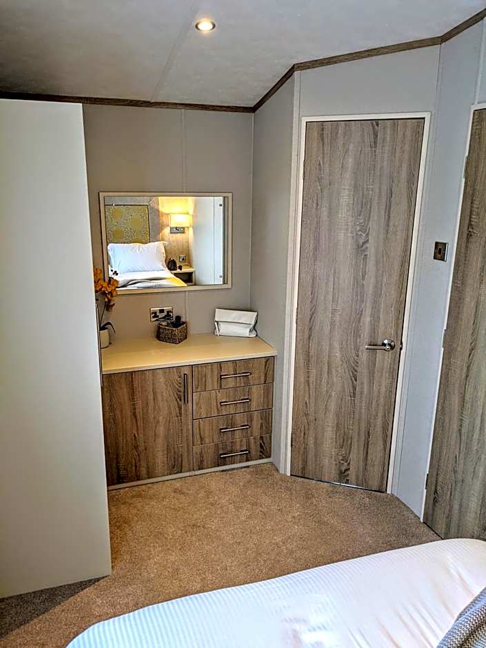 Tattershall Lakes - Merlin Point