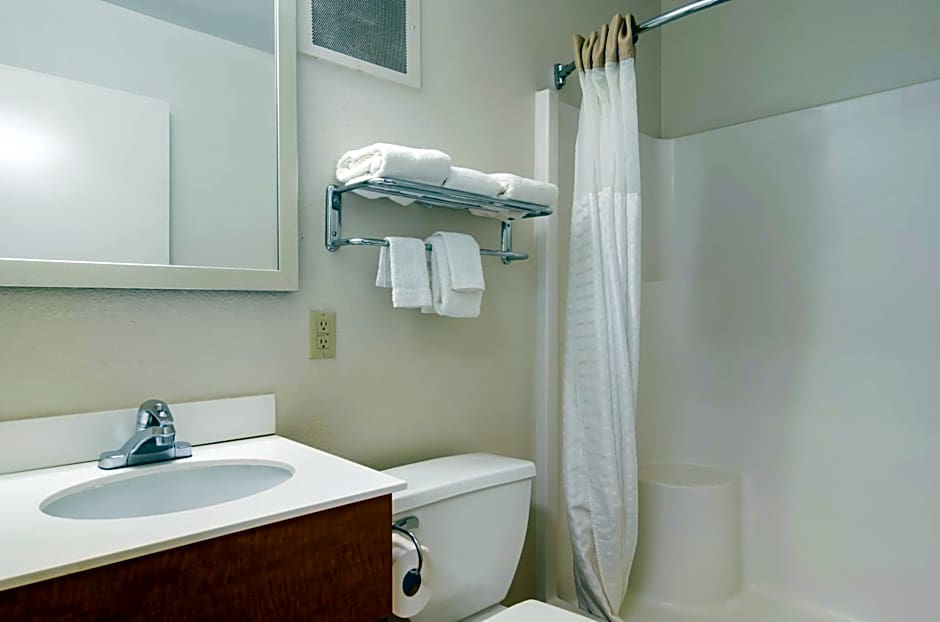 HomeTowne Studios Denver - Thornton