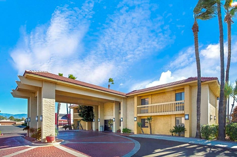 La Quinta Inn & Suites by Wyndham Tucson East