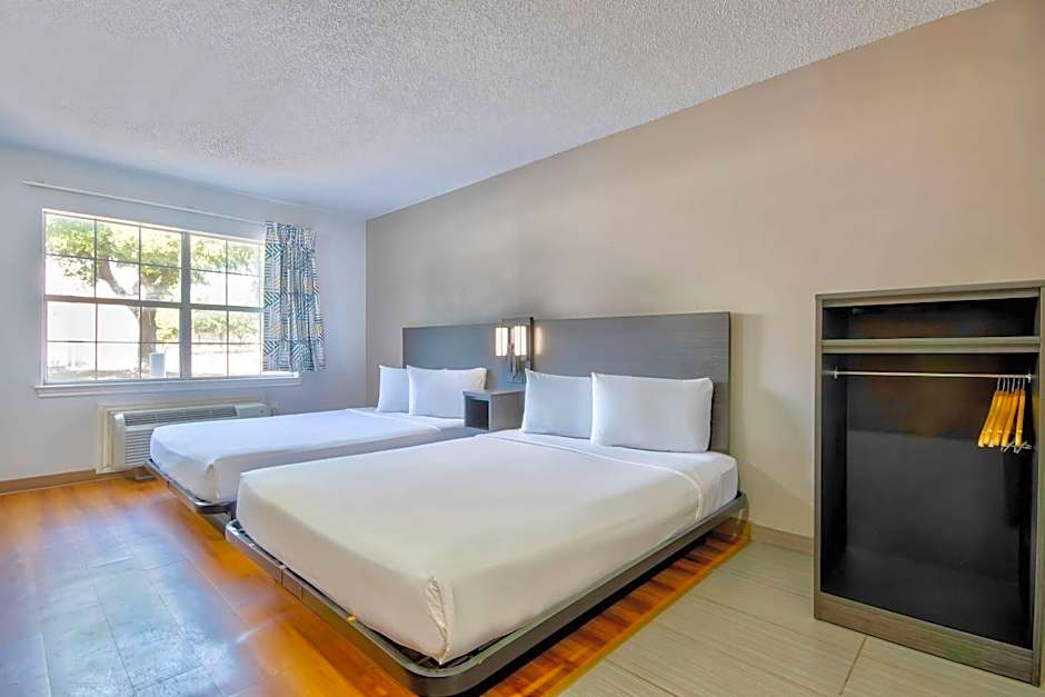 Photo 1 of 6 of Quadruple Room - Non-Smoking