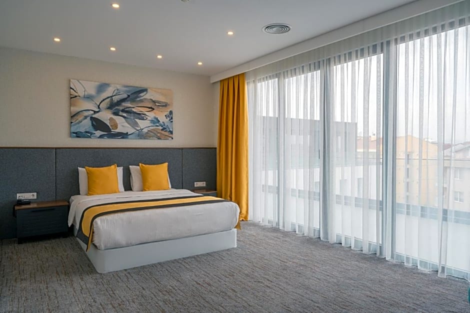 Zdjęcie 1 z 4 — 1 King Bed Suite