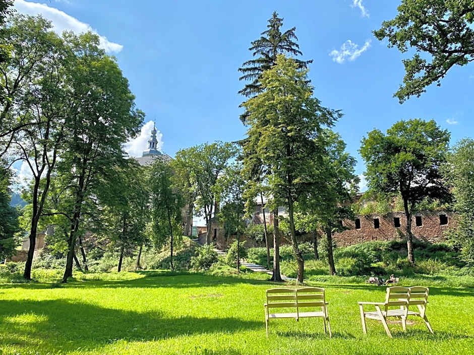 Zamek Sarny - Schloss Scharfeneck