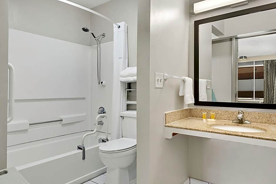 Days Inn by Wyndham Lake City I-75