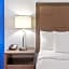 La Quinta Inn & Suites by Wyndham NE Long Beach/Cypress