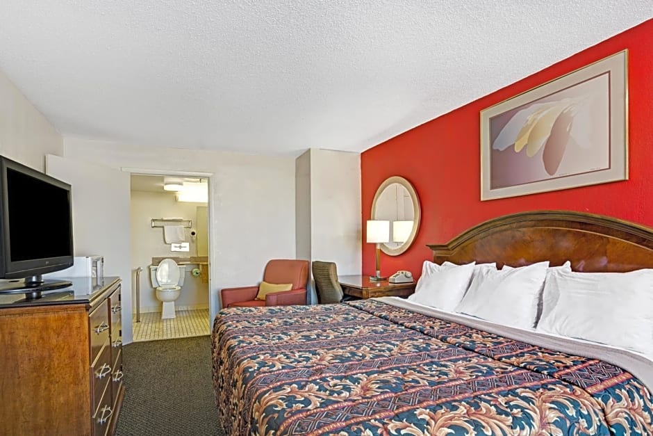 Days Inn by Wyndham Norfolk Military Circle