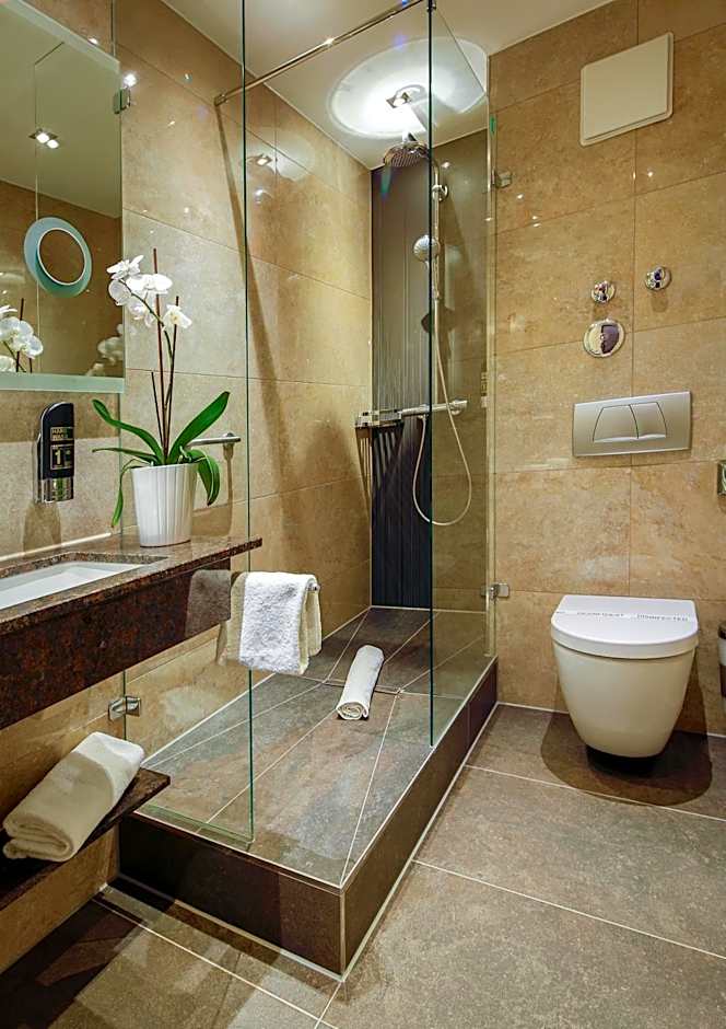 Tiptop Hotel Burgschmiet Garni