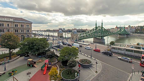 Deluxe Double or Twin Room with River View