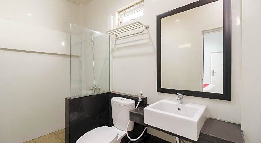 RedDoorz Plus near Palembang Icon Mall 2