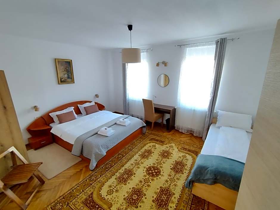 FRIENDS Studios - Central Station - Self check-in