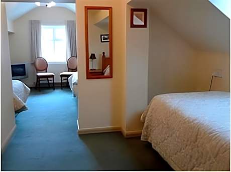 Family Room (2 Adults + 1 Child)