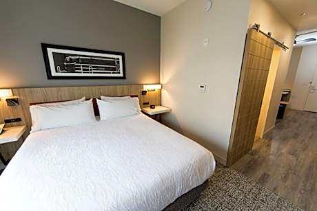 One-Bedroom King Suite with Balcony