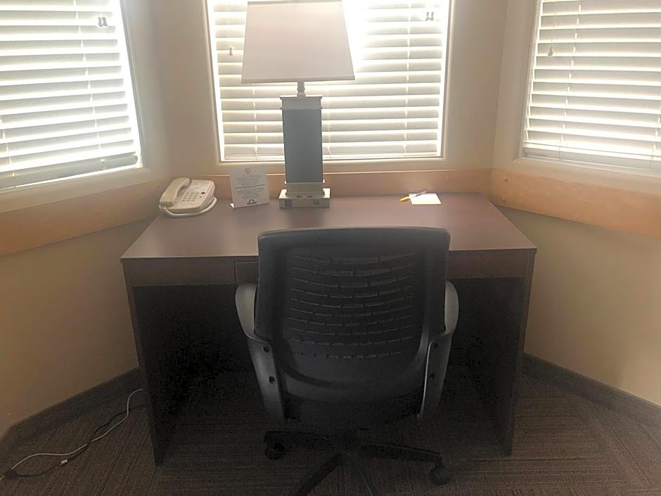 Days Inn by Wyndham Hinton