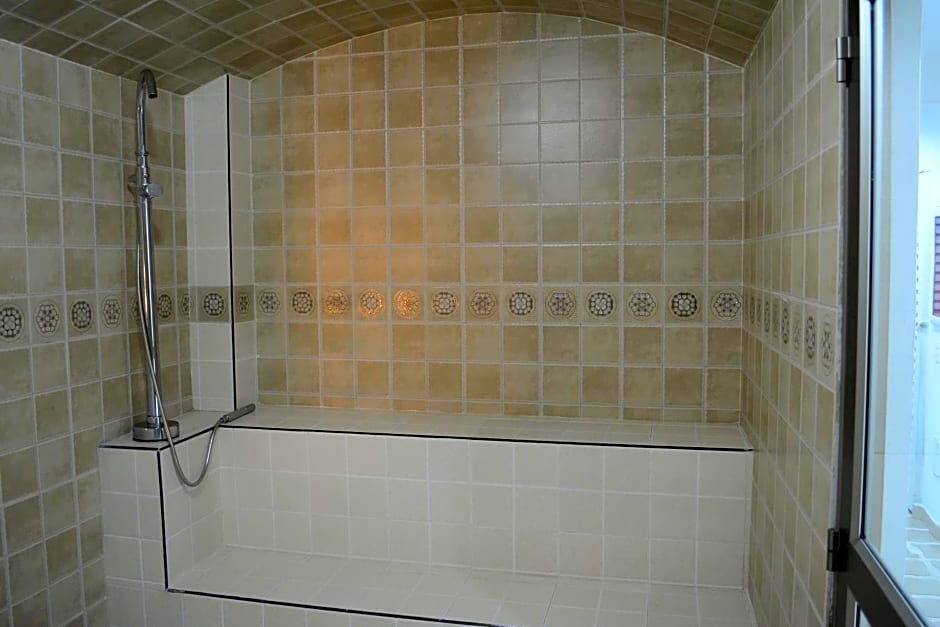 Hotel Calima Real
