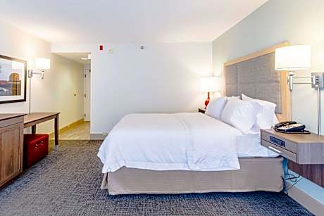 1 King Bed Nonsmoking