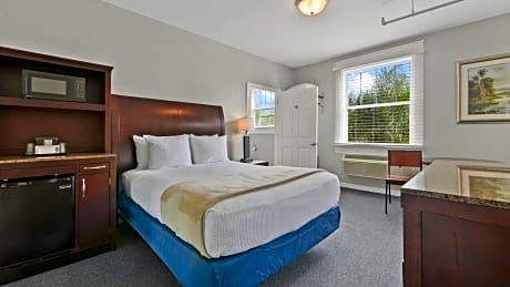 Deluxe Queen Room
