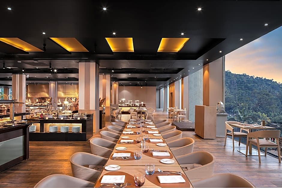 The Golden Crown Hotel