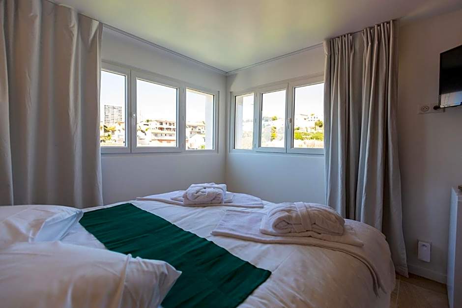 Love Room du Mont d'Or - Baignoire SPA - Minibar offert