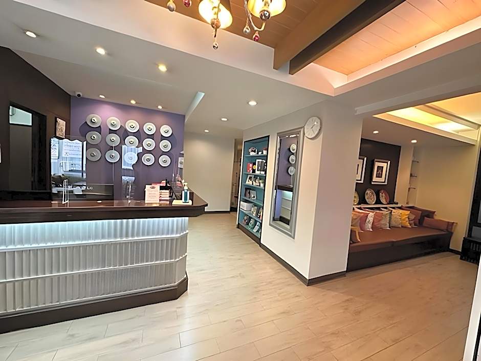 Sawasdee Hotel @ Sukhumvit Soi 8