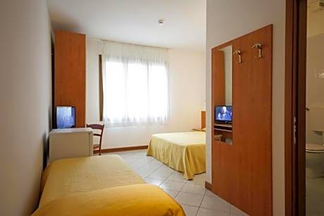 Quadruple Room with Private Bathroom