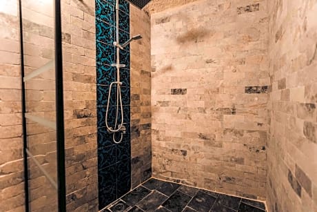 Standard Cave Twin Bed Room