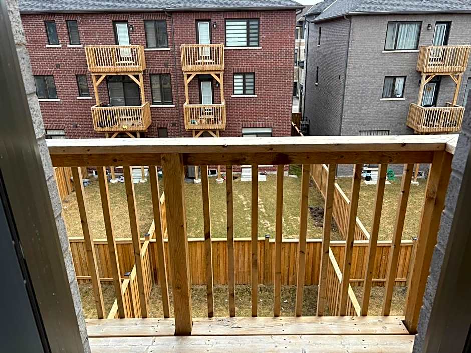 Beautiful New Townhouse in Quiet Neighbourhood