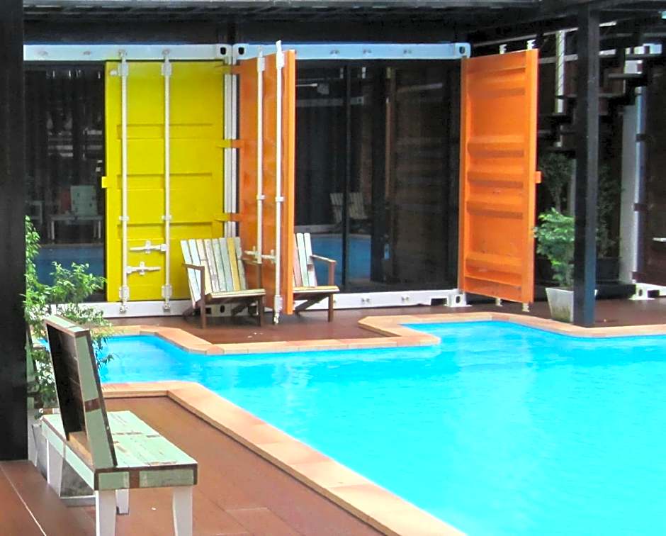 Retro Box Hotel