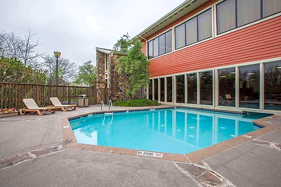 Howard Johnson by Wyndham Merrillville