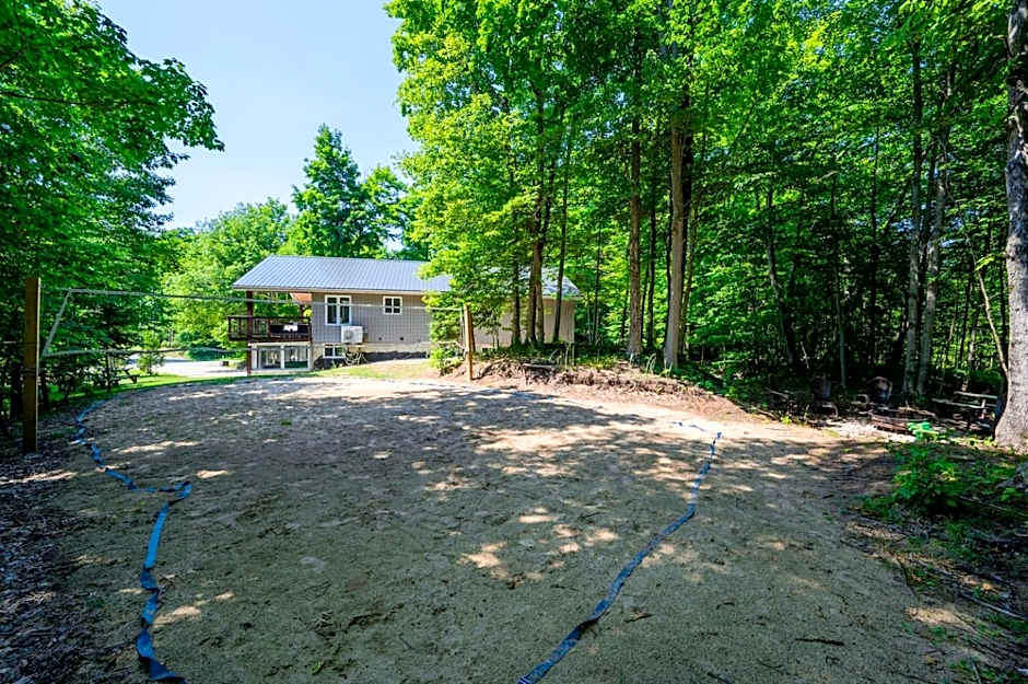 7-bed W Starlink , V-ball Near Beach!