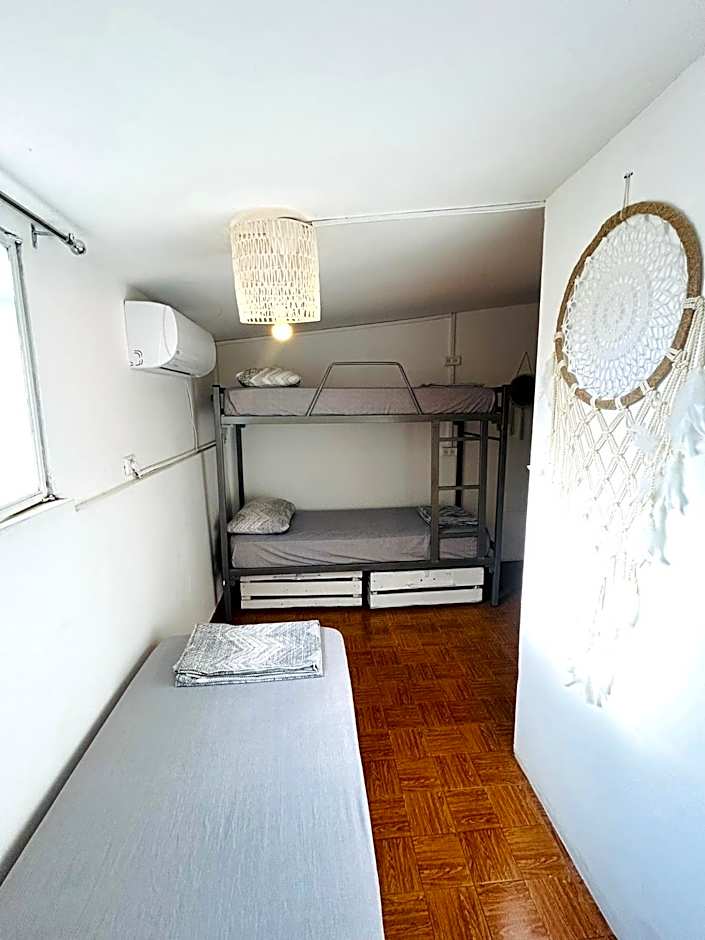Al Yakhour Hostel