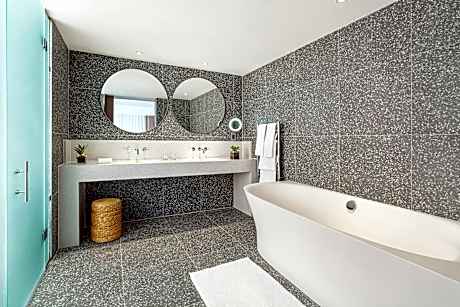 m suite, m club lounge access, suite, 1 king, sofa bed, seafront, corner room, near elevator