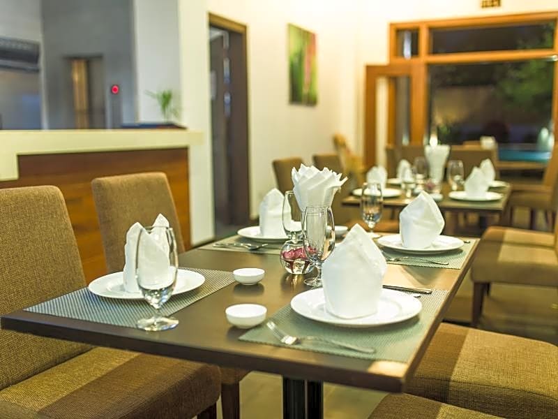 Yeak Loam Hotel