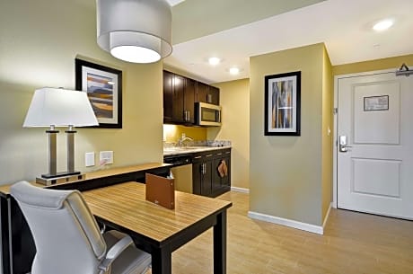 2 Queen Hearing Accessible Suite Nonsmoking