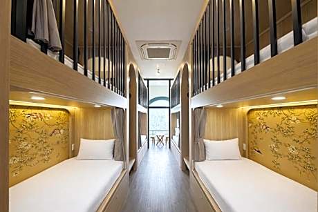 Bunk Bed in Mixed Dormitory Room