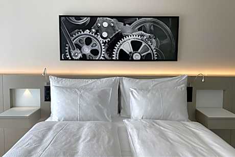 Standard King Room with City View