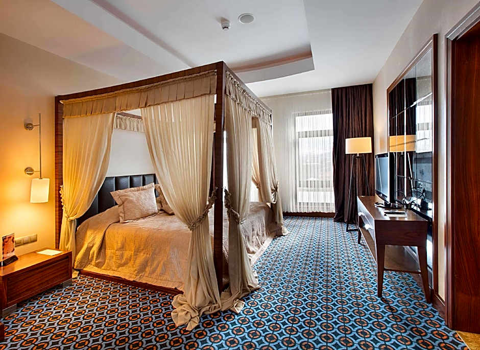 Photo 1 of 10 of Presidential Suite, Lake View