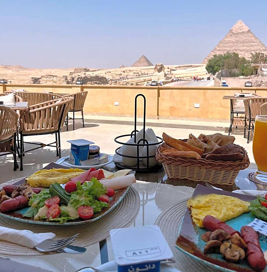 The Gate Hotel Front Pyramids & Sphinx View