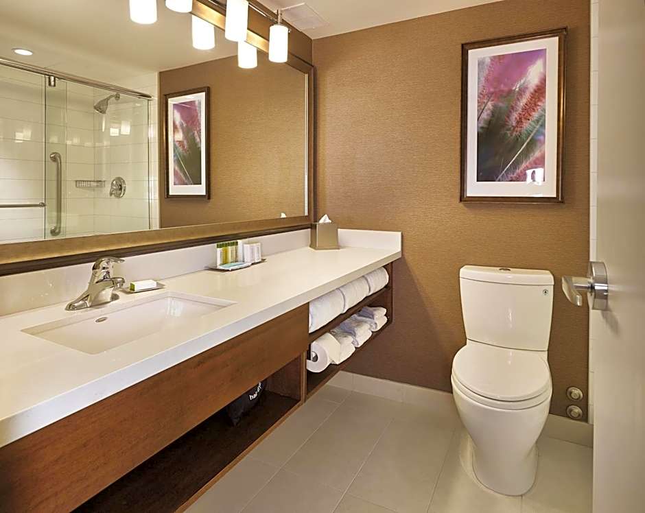 DoubleTree by Hilton West Edmonton