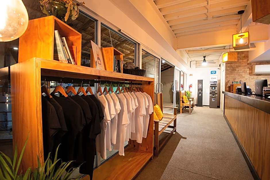 Mayan Monkey Hotel & Hostel Los Cabos